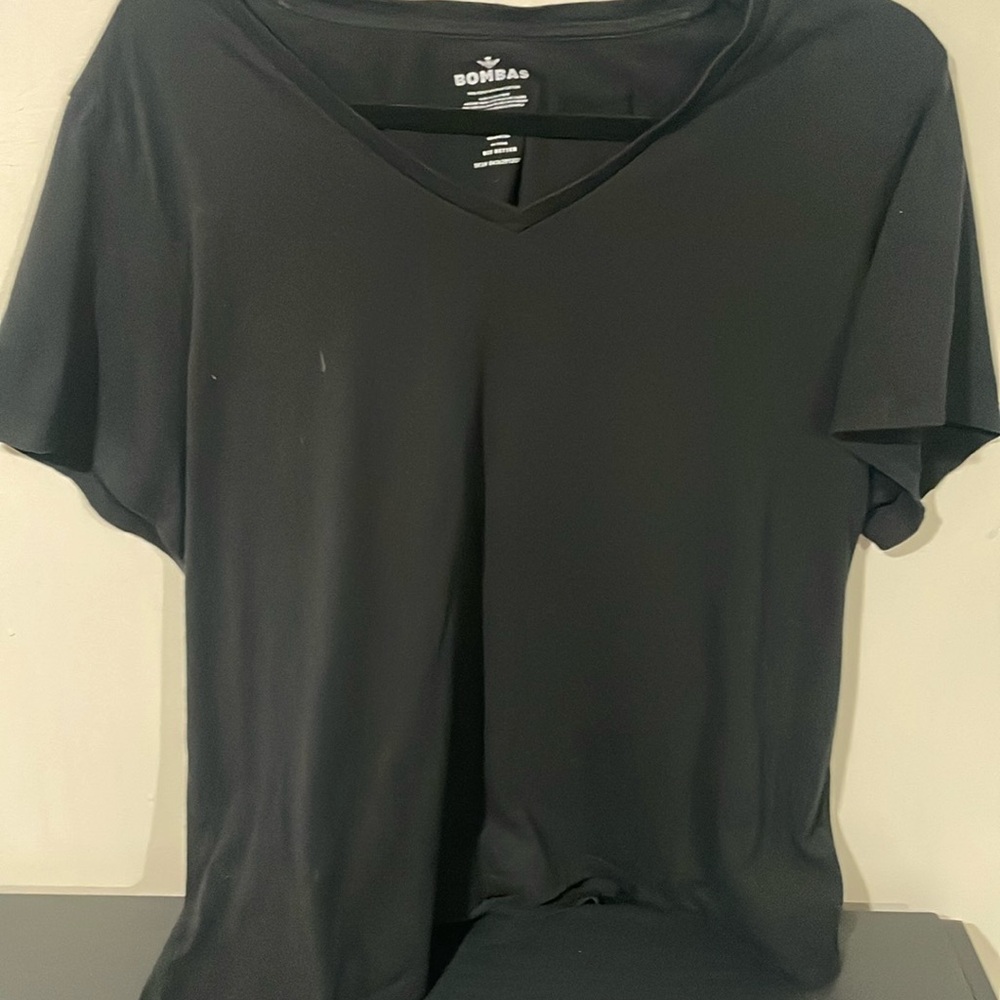 Bombas women’s shirt size XL, 100%cotton like new condition